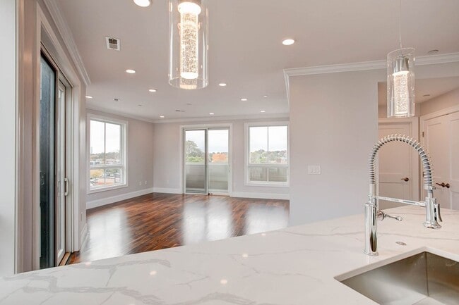 Building Photo - 519 Broadway