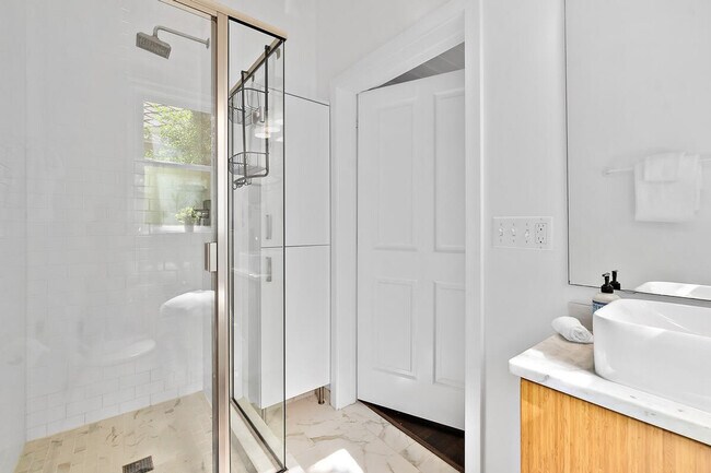 Building Photo - 17 Old Mission Ave