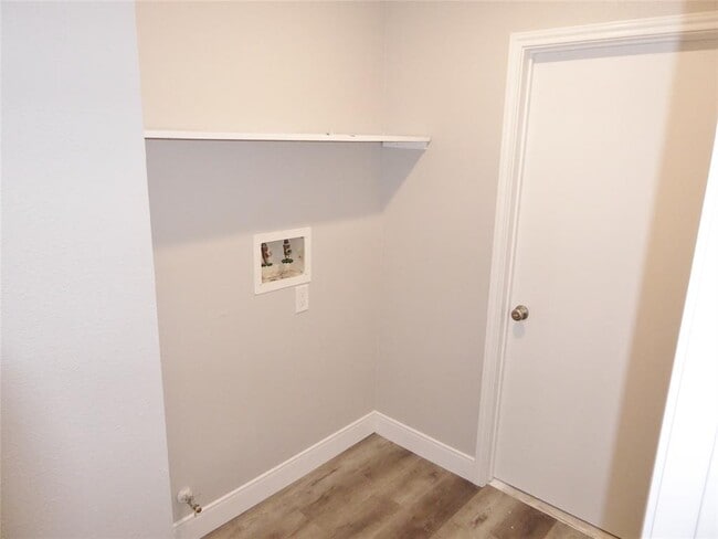 Building Photo - 8126 Glorieta Dr