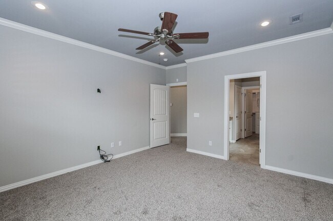 Building Photo - Gorgeous 3 bed/3 bath home in great Bentonville neighborhood