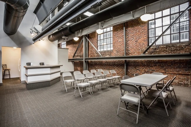 Recreation room - 611 N Park Ave