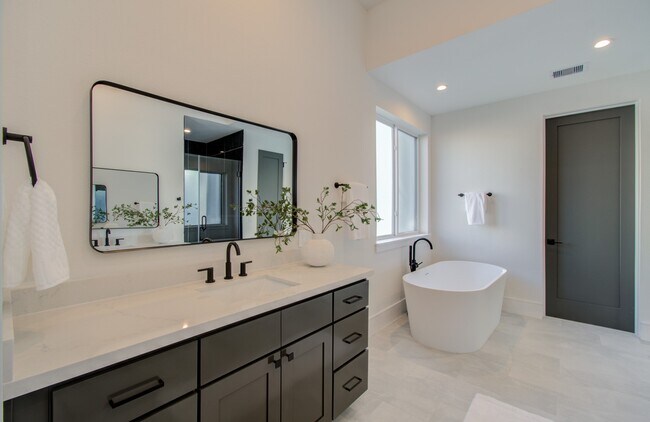 Building Photo - 1643 Bingle Rd