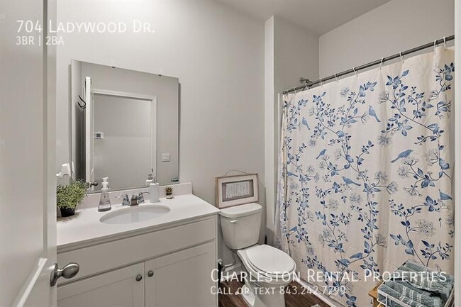 Building Photo - 704 Ladywood Dr