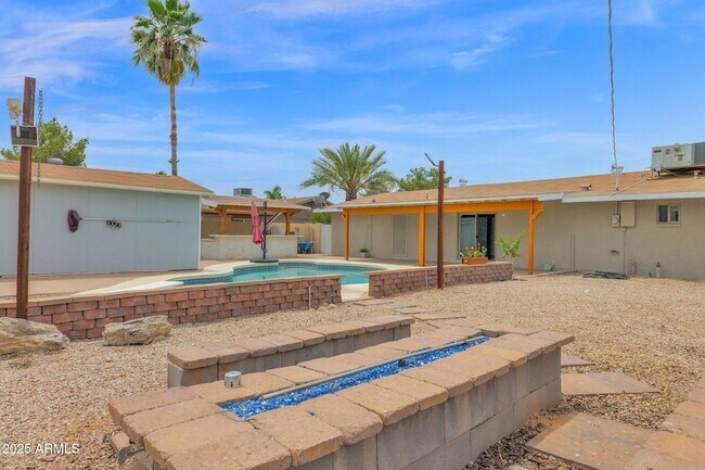 Building Photo - 301 N 87th St