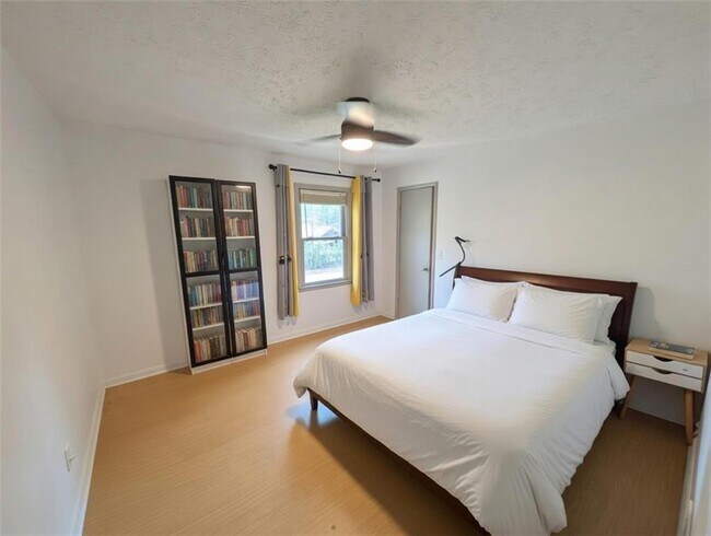 Building Photo - 5712 Port Dr