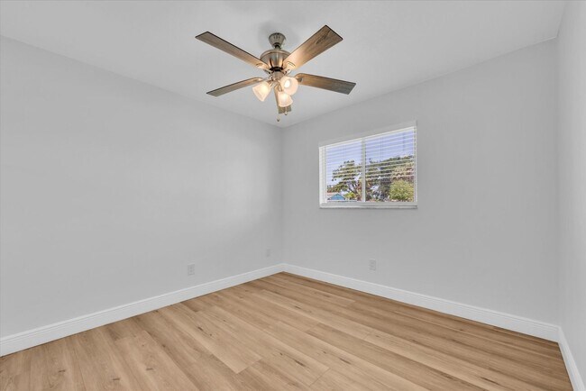 Building Photo - 1611 3rd Ave W