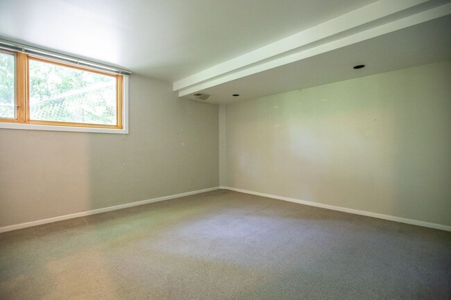 Building Photo - Mid Century 3 Bedroom Home Available Now i...