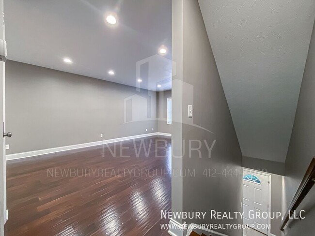 Building Photo - 2 Bedroom, 2.5 Bath Townhome - Discover th...