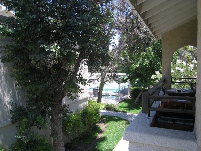 Building Photo - SPARKLING CONDO, UPPER UNIT!