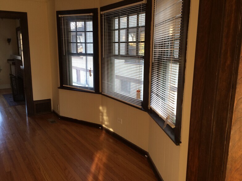 Building Photo - 44 N Spring Ave