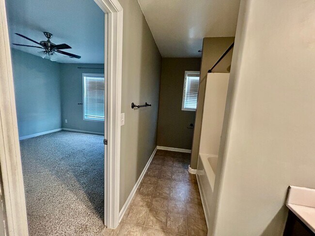 Building Photo - Three bedroom with finished basement in Hamburg!