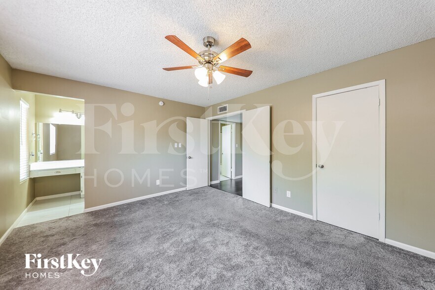 Building Photo - 2915 W Danbury Dr