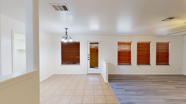 Building Photo - PRICE IMPROVEMENT IN WHITE ROCK $1,995!!!!