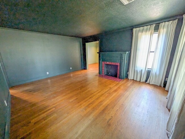 Building Photo - 1417 Central Dr