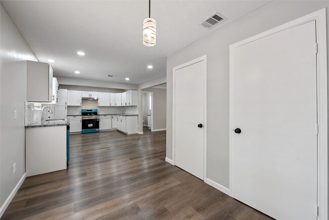 Building Photo - 12731 Retreat Trail