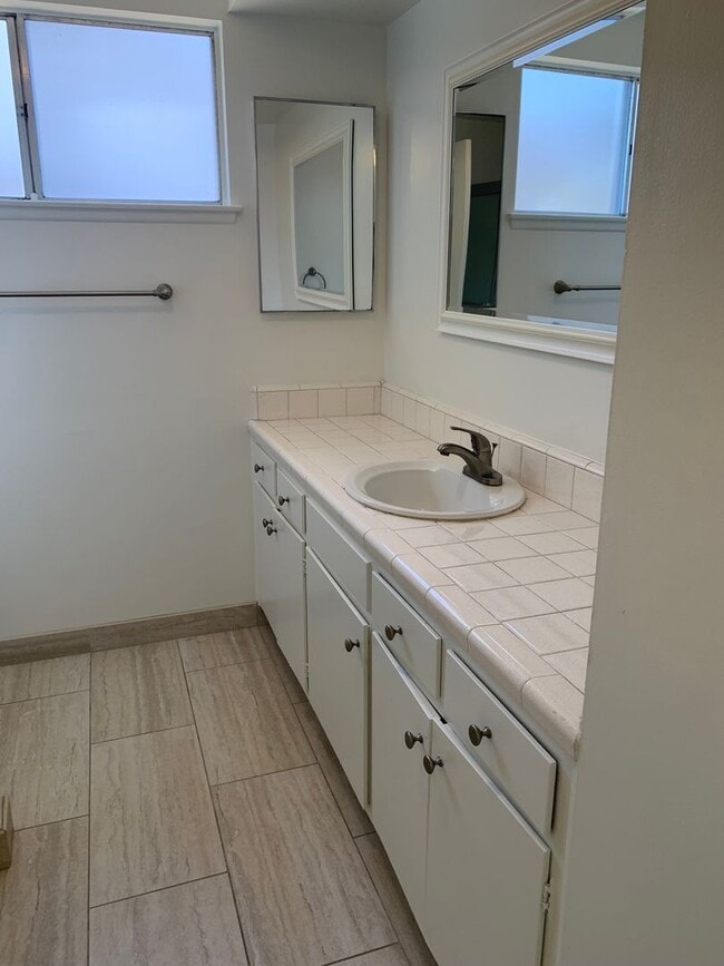 Building Photo - Pool Home with Fireplace & 2-Car Garage