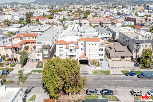 Building Photo - 4733 Elmwood Ave