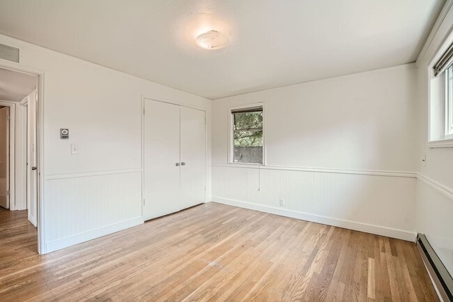 Building Photo - Ideally Located 3 Bed 2 Bath Lake Forest P...