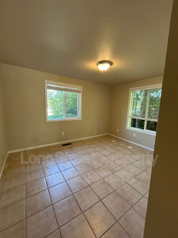 Building Photo - 4181 NW Jasmine Pl