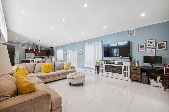 Building Photo - 4527 Redcoat Dr
