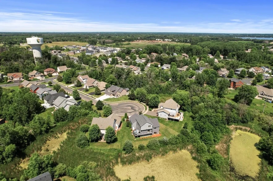 Building Photo - 5265 Fenson Ct N