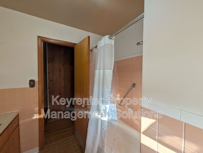 Building Photo - 700 Shenandoah Ave