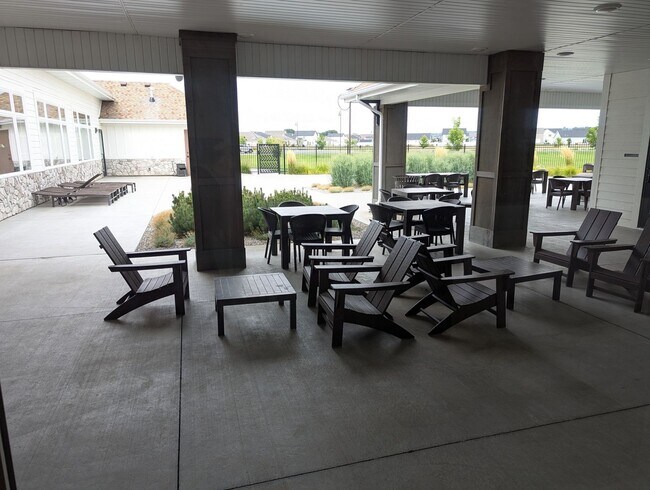 Building Photo - Summerfield Townhome