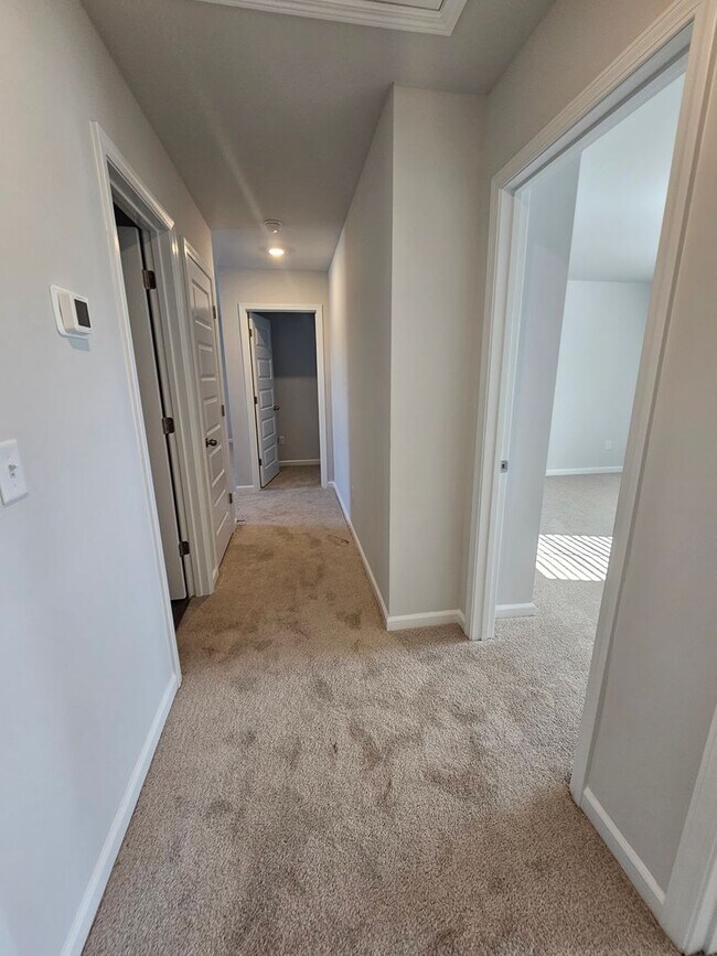 Building Photo - Waterfall Villages - 5 Bedroom- 2.5 Bath