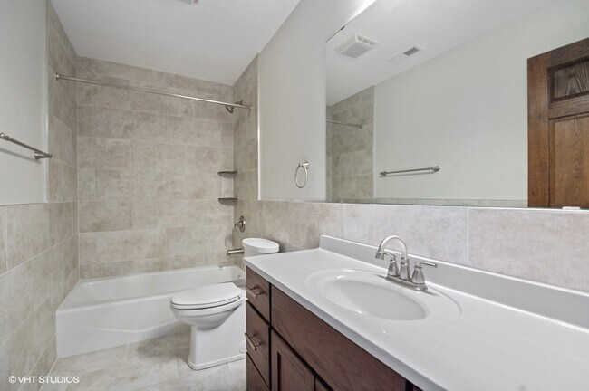 Building Photo - 5859 N Magnolia Ave