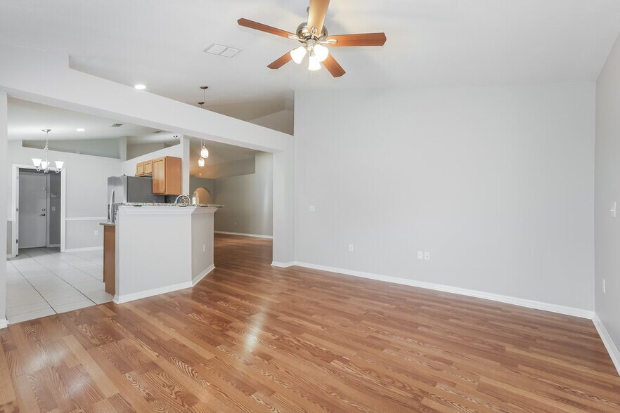 Building Photo - 1309 Alhambra Crest Dr