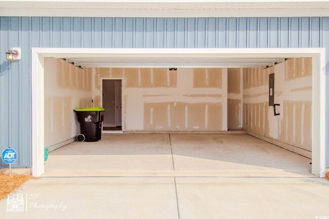 Building Photo - 1860 Villena Dr