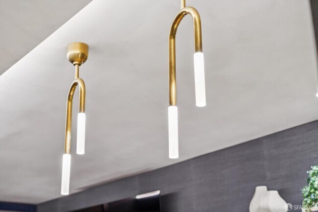 Building Photo - 7 Seymour St