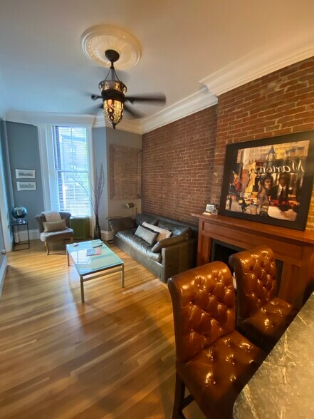 Building Photo - 167 Beacon St