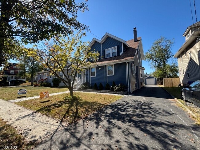 Building Photo - 220 S Washington Ave