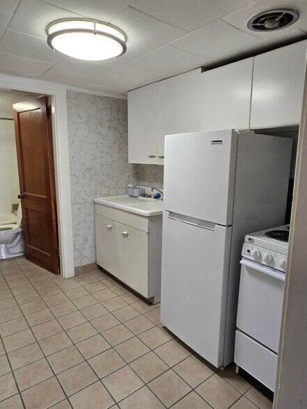 Building Photo - 98 Main, Unit #1