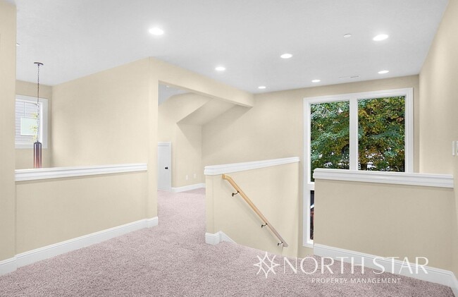 Building Photo - Beautiful Craftsman in Lake Oswego