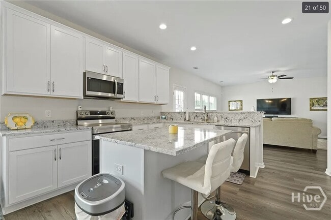Building Photo - 126 Chalk Farm Wy