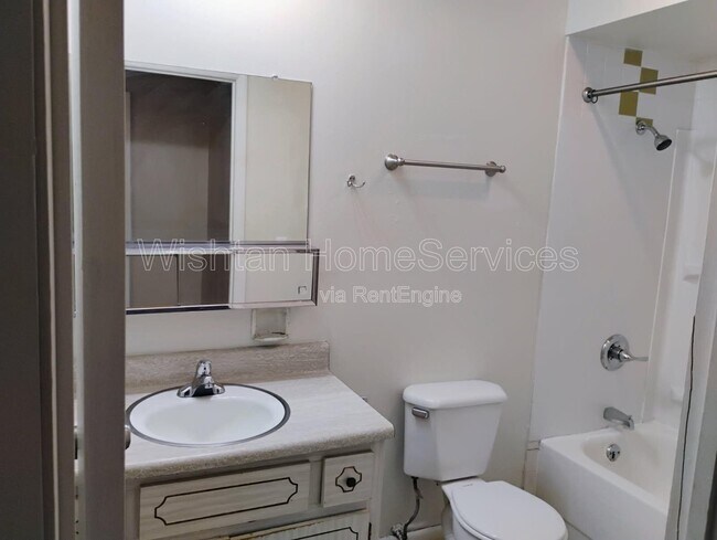 Building Photo - 218 Charleston Blvd