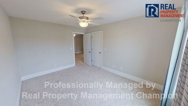 Building Photo - Spacious 4 BD Executive Home Loaded with U...