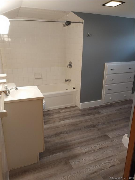 Building Photo - 1762 Meriden Waterbury Tpke