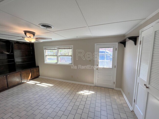 Building Photo - 750 Marquette Dr