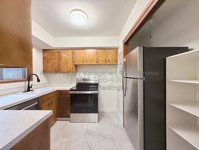 Building Photo - 7030 SW Canyon Crest Dr