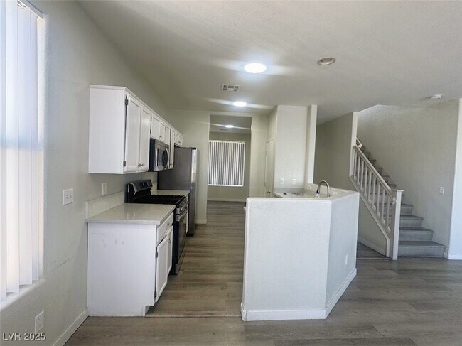 Building Photo - 2401 Living Rock Ave