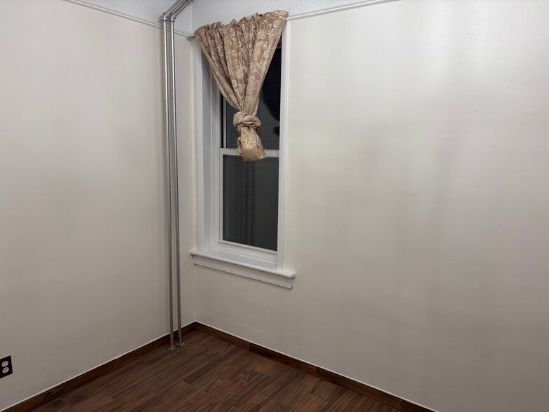 Bedrm One Pic2 - 3055 32nd St