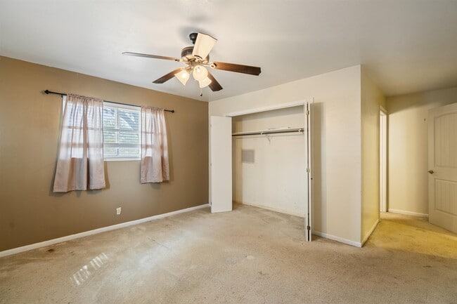 Building Photo - 105 Delmar Ln