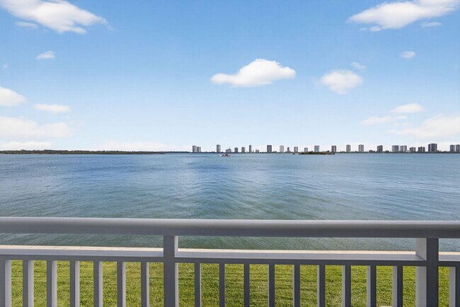 Building Photo - 100 Shore Ct