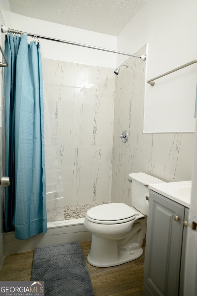 Building Photo - 390 Stoneridge Way