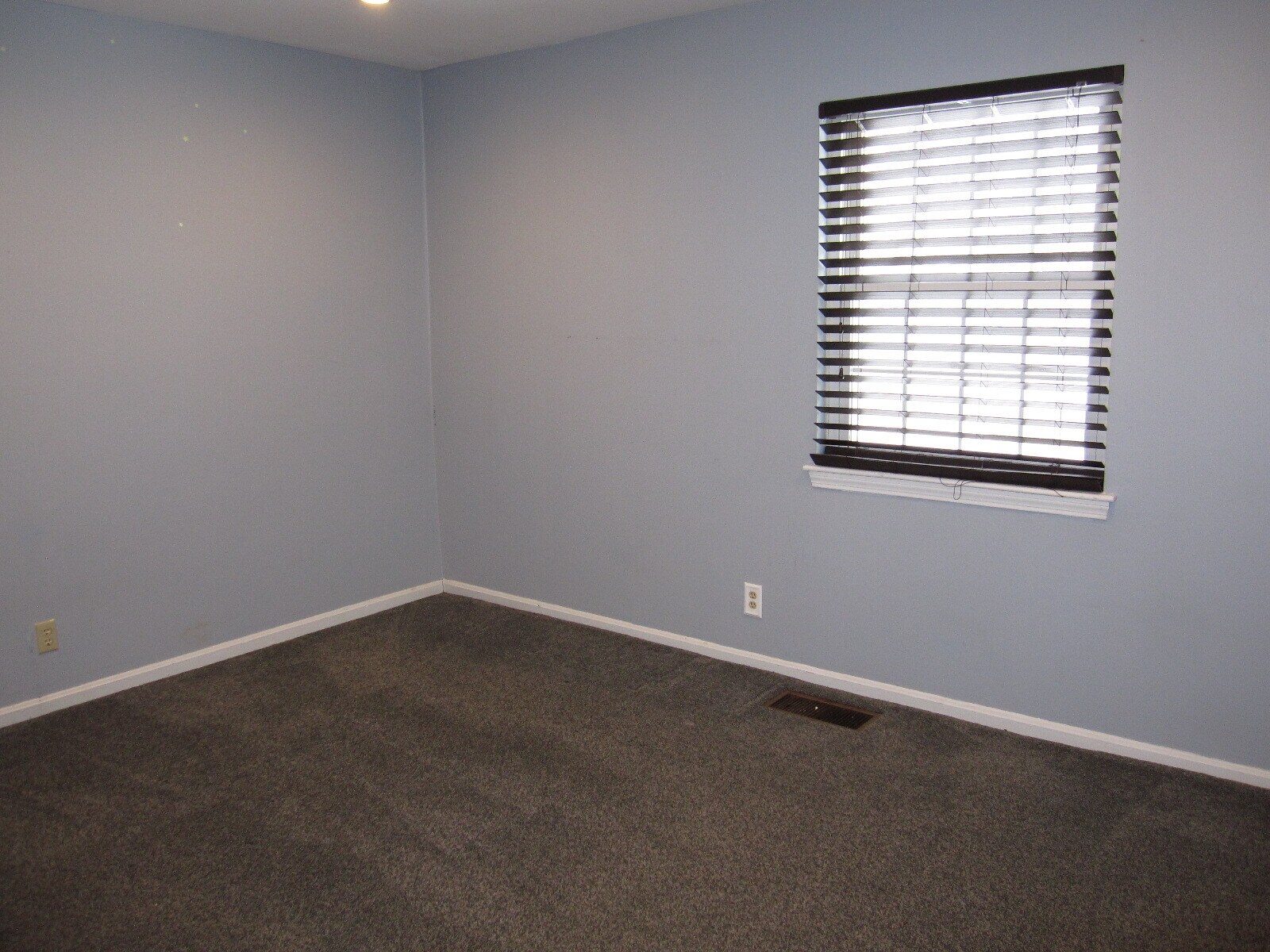 Building Photo - 2008 Windsor Dr