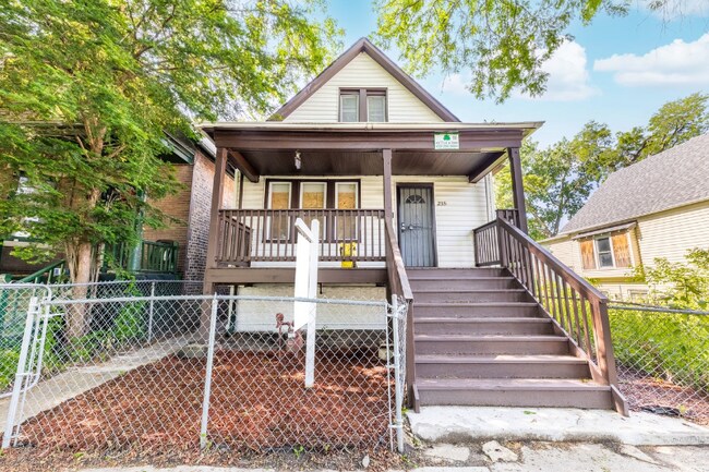 Building Photo - 235 W 110th St