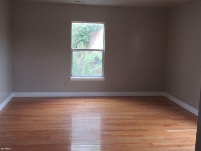 Building Photo - 3 br, 2 bath Condo - Greenwich Ave Condo